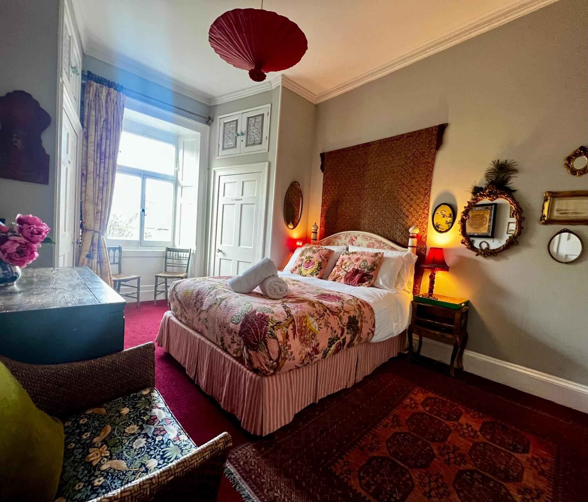 Central Apartment With Parking, Original Art And Antiques EDI Exteriér fotografie
