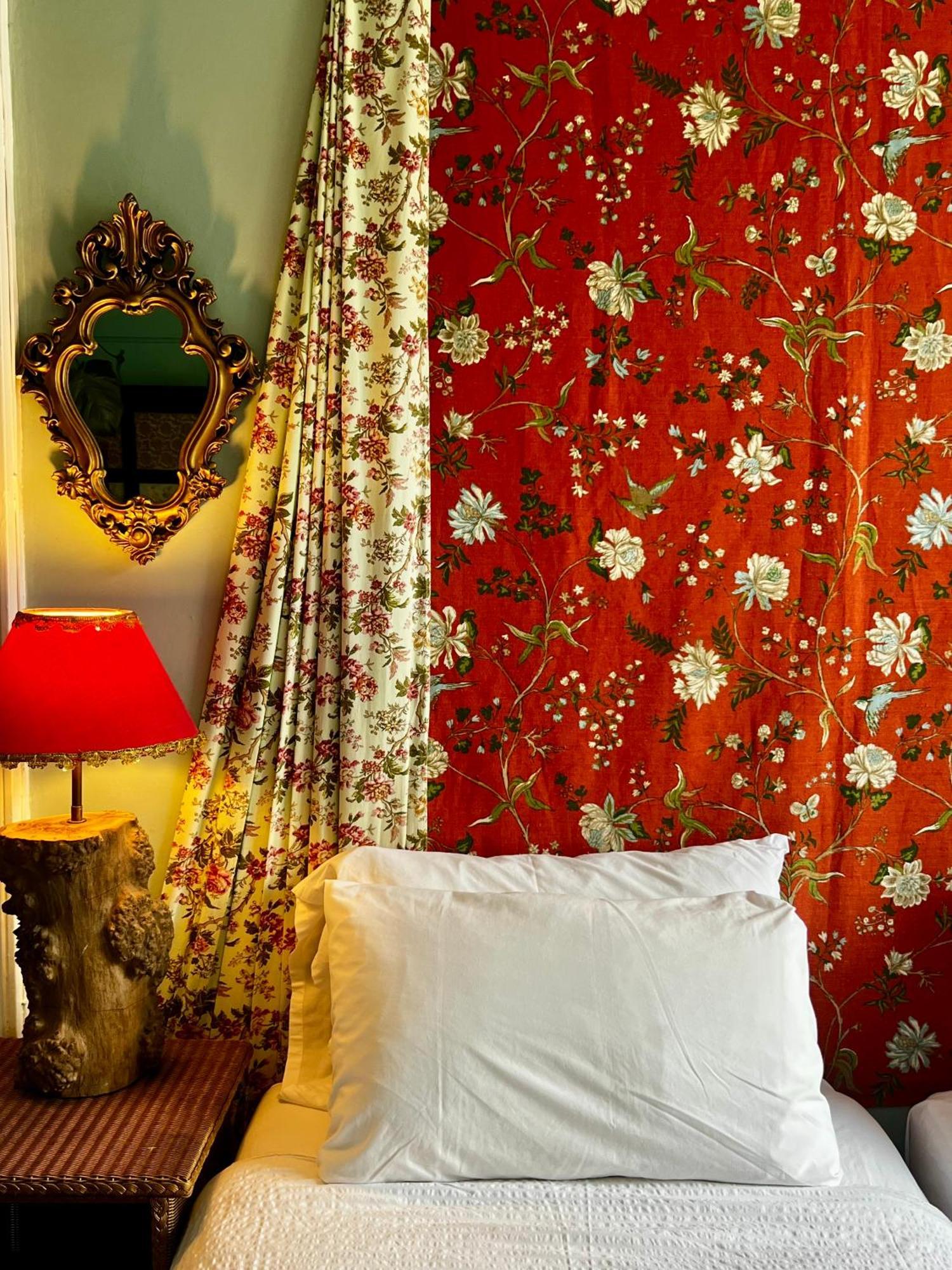 Central Apartment With Parking, Original Art And Antiques EDI Exteriér fotografie