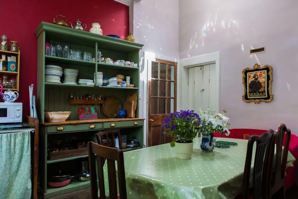 Central Apartment With Parking, Original Art And Antiques EDI Exteriér fotografie